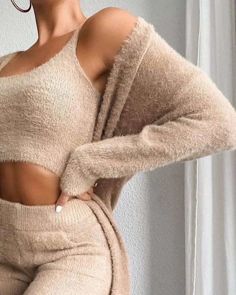 Stay Cozy This Fall and Winter with Our 3-Piece Women’s Fuzzy Fleece Pajama Set – Perfect for Lounging!